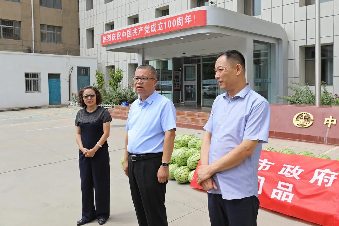 银川市副市长雍辉一行到银川中铁水务进行慰问